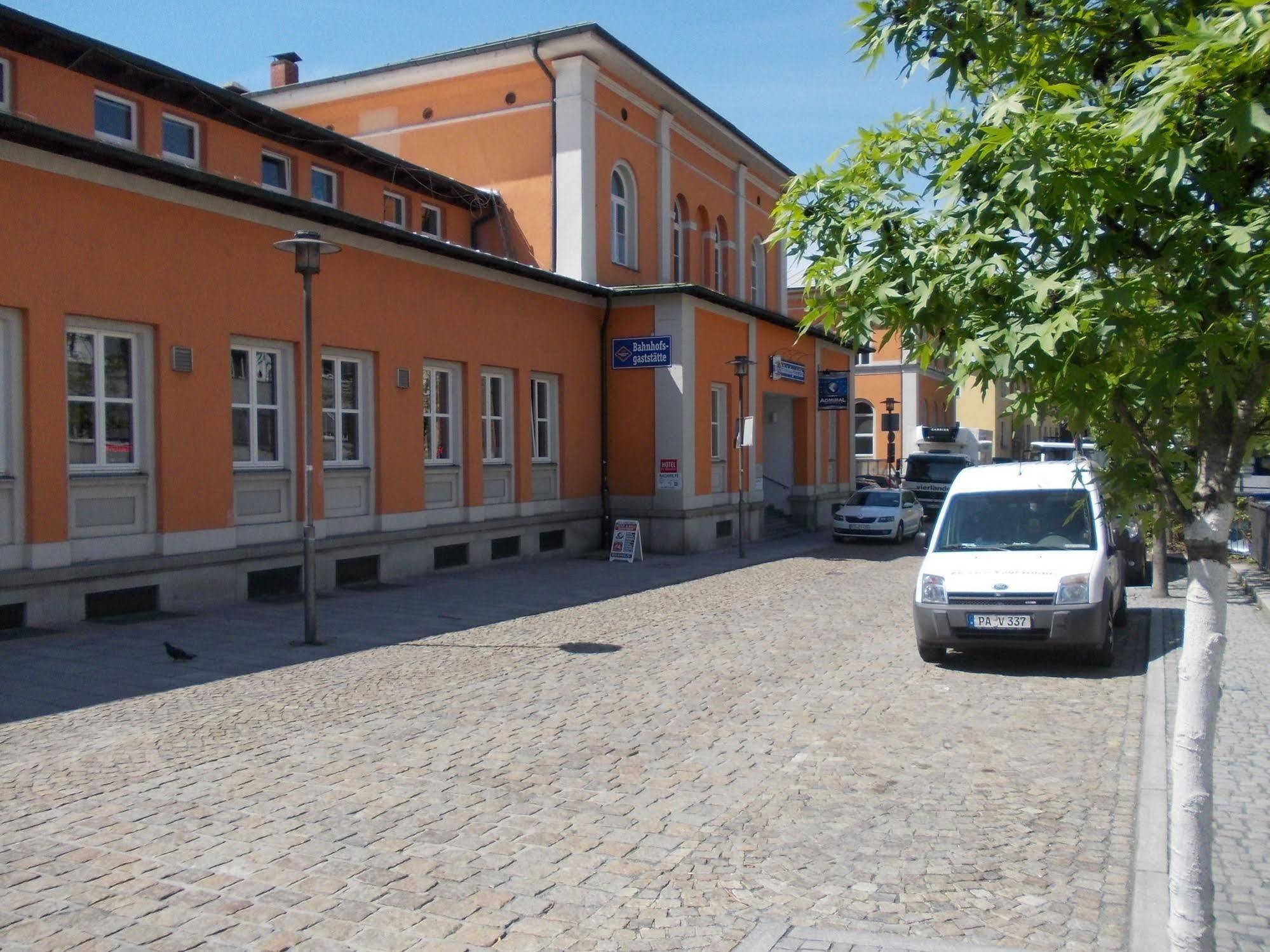 Hotel Im Bahnhof Passavia Esterno foto