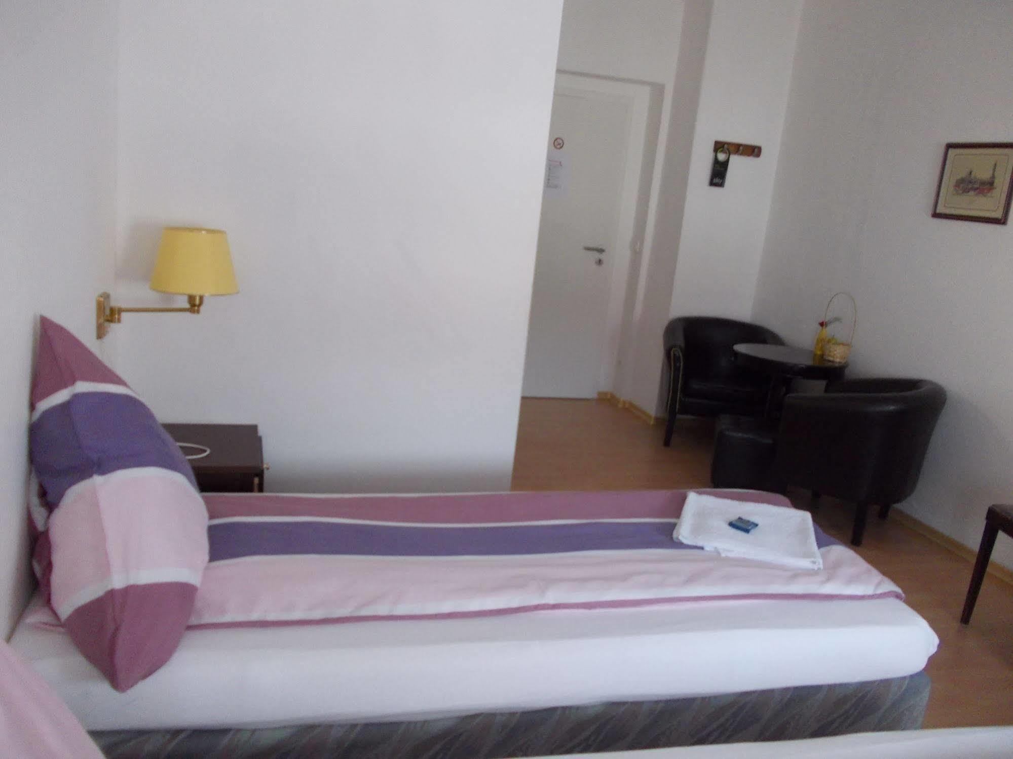 Hotel Im Bahnhof Passavia Esterno foto
