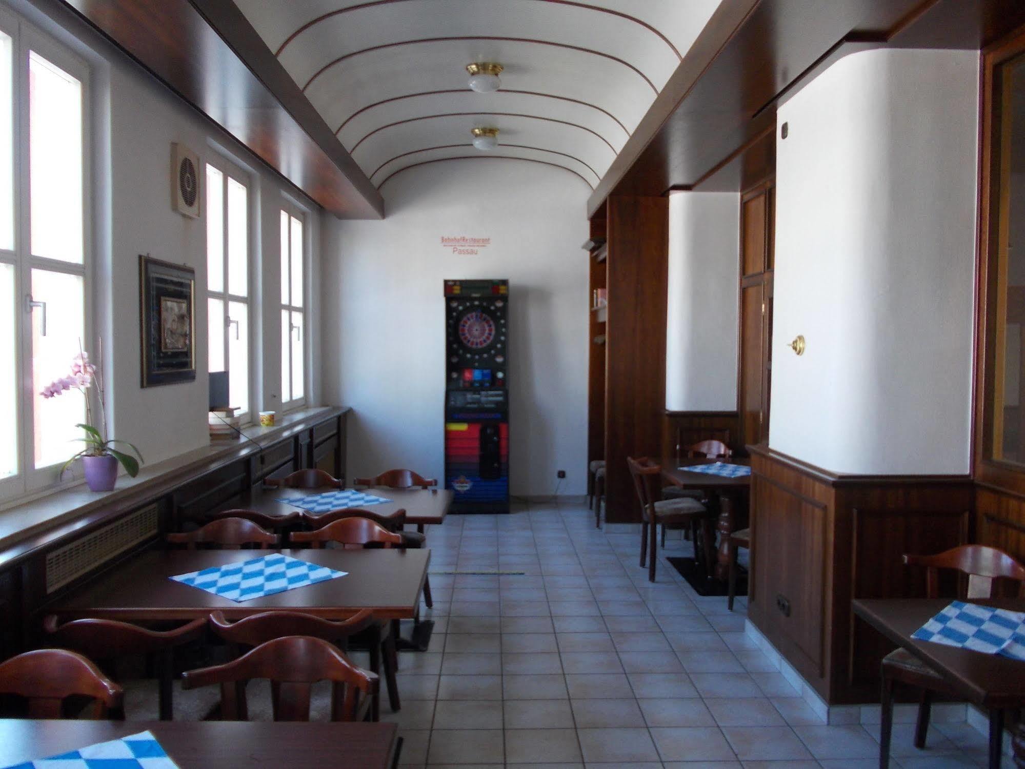 Hotel Im Bahnhof Passavia Esterno foto